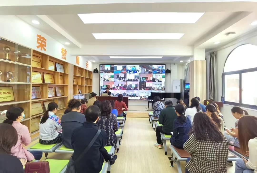搭建學(xué)習(xí)平臺，促進高效課堂——青少年宮組織開展信息化軟件學(xué)習(xí)講座